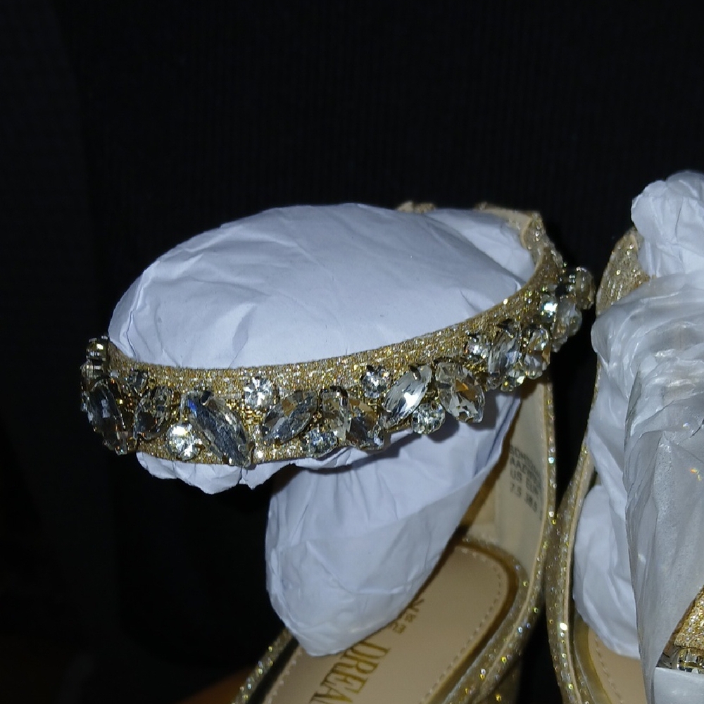 Dream Paris Elegant Gold Heeled Sandals - Picture 11 of 14